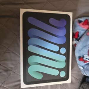 Apple iPad Mini - Black and Blue